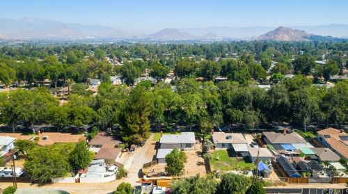 4610 Emerson St, Riverside CA  92506-2008 exterior