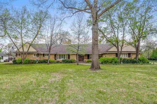 25 Hampton Rd, Wichita, KS 67207-1042