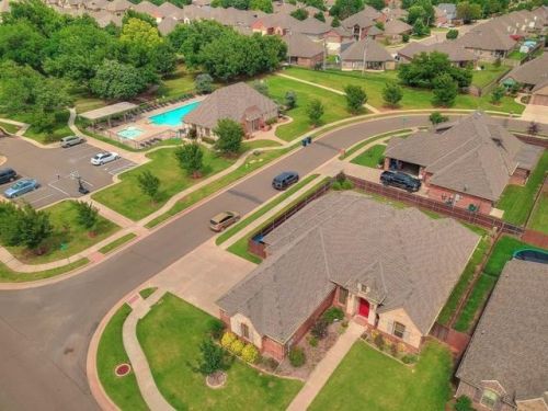 17324 Parkgrove Dr, Edmond, OK 73012-9708