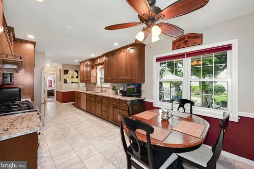 457 Crystal Lake Ave, Tavistock NJ 08033-2819 exterior