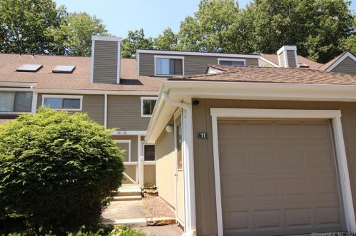 11 Country Walk, Huntington, CT 06484-5327