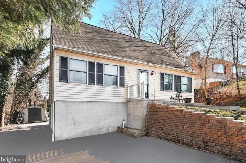 76 Crestlyn Dr, York, PA 17402-5064