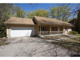 6008 Pinewood Ln, Hopkins, MN 55345-6737