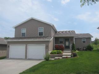 4331 Thatcher Ln, Lincoln, NE 68528-2186