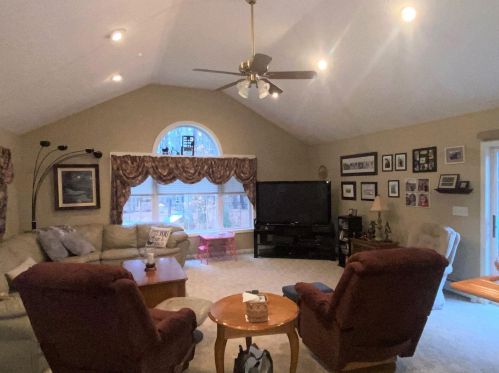 76 Groton St, Nashua, NH 03062-0031