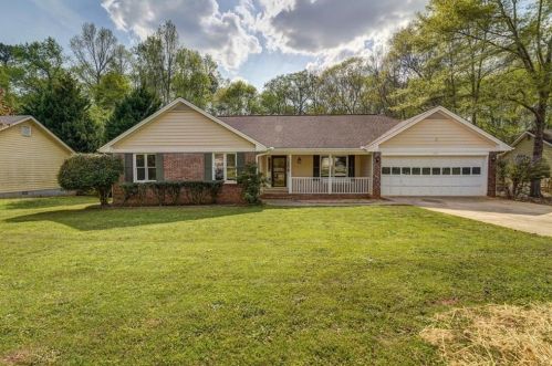 155 Hardwood Dr, Porterdale, GA 30016-4145