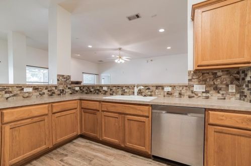 15624 Fisher Is Dr, Austin TX  78717-3833 exterior