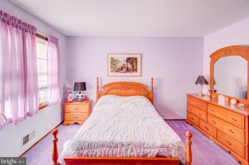 11 Cavalier Dr, Trenton NJ  08619-1357 exterior