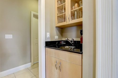 6919 Fieldstone Dr, Willowbrook IL  60527-5295 exterior