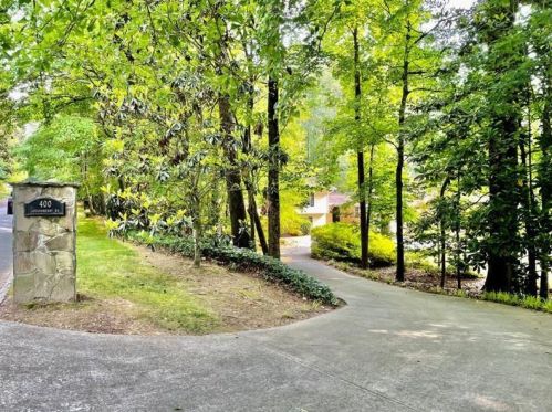 400 Londonberry Rd, Atlanta GA  30327-4952 exterior