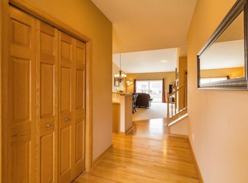 3898 Darling Dr, Saint Paul, MN 55125-6717