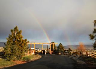 190 Quail Run Dr, Yakima, WA 98908-9262