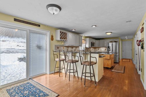 1031 River Rd, Weare, NH 03281-4747