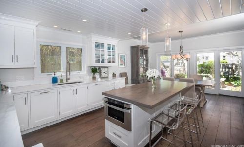 25 Beach Dr, Norwalk CT  06853-1811 exterior