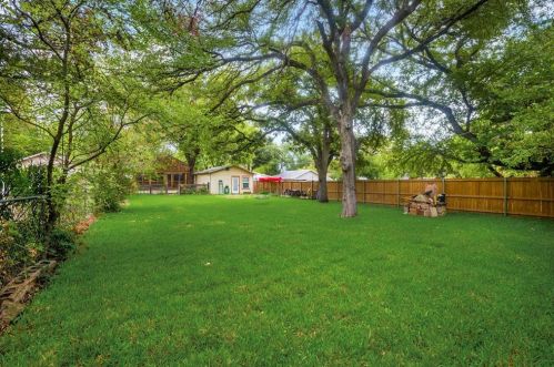 2516 Goldenrod Ave, Fort Worth TX  76111-1613 exterior