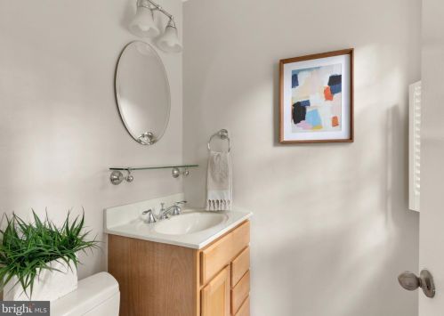 1423 Crestridge Dr, Silver Spring MD 20910-1535 exterior