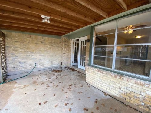 8709 Donna Gail Dr, Austin TX  78757-6955 exterior