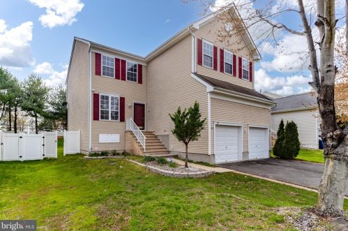 22 Birmingham Dr, Columbus, NJ 08022-2342