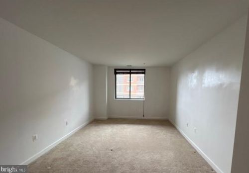 8191 Strawberry Ln, Falls Church, VA 22042-1031