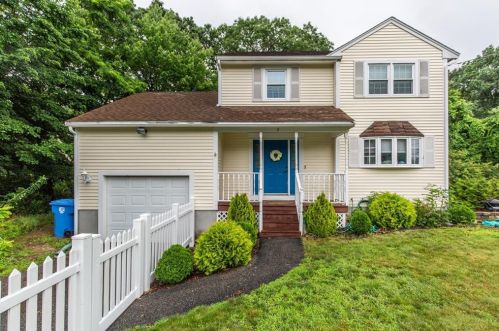 2 Crestwood Ln, Lincoln, RI 02865-3629