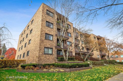 100 Vail Ave, Arlington Hts IL  60005-1866 exterior