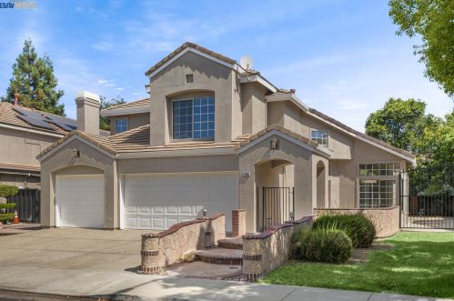 1700 Tahoe Cir, Tracy, CA 95376-8911
