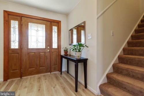 7117 Sontag Way, Springfield, VA 22153-1223