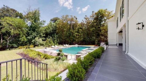 3206 Arden Rd, Atlanta GA  30327-1262 exterior