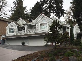 12245 Whitcomb Dr, Portland OR  97222-6984 exterior