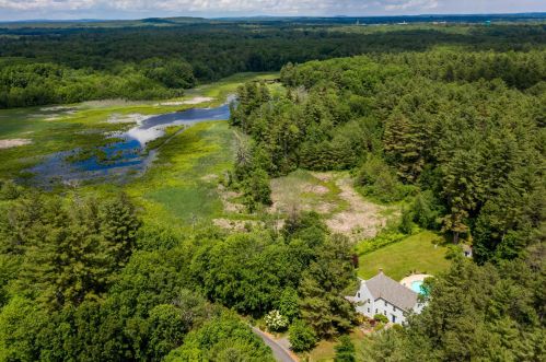 23 Surrey Ln, Lee, NH 03824-4413