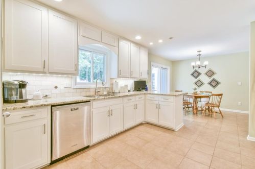 671 Creekwood Dr, Marietta, GA 30068-3207