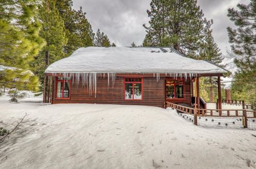 11874 Rainbow Dr, Truckee CA  96161-2761 exterior