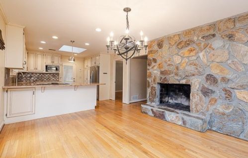 825 Moores Mill Rd, Atlanta GA  30327-1544 exterior