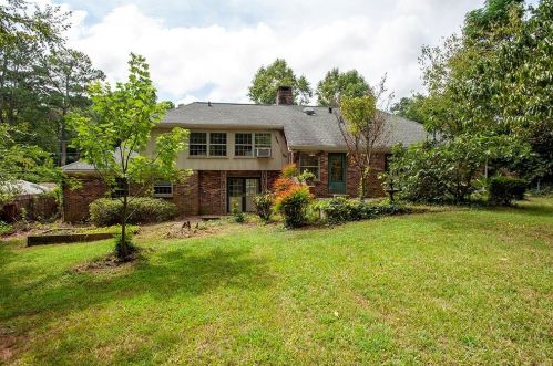 3550 Cloudland Dr, Stone Mountain, GA 30083-4006