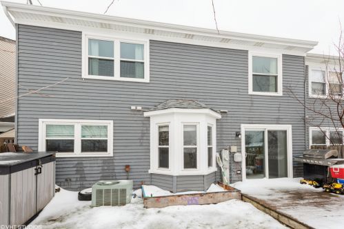 1463 Oxford St, Carol Stream IL  60188-9095 exterior