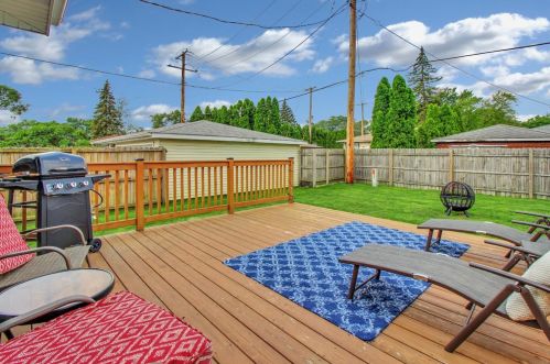 9434 Farmer Dr, Hammond IN  46322-2957 exterior