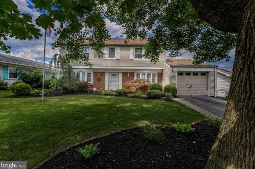 39 Holiday Ln, Willingboro, NJ 08046-1813