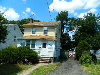 10 Hazel Ter, Nutley, NJ 07110-2217