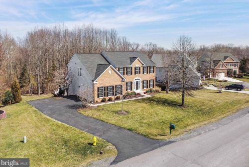 5512 Liber Ct, Gainesville, VA 20155-1387
