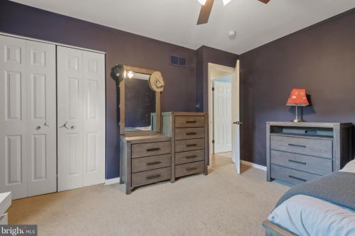 1827 Krystle Dr, Lancaster PA  17602-4149 exterior