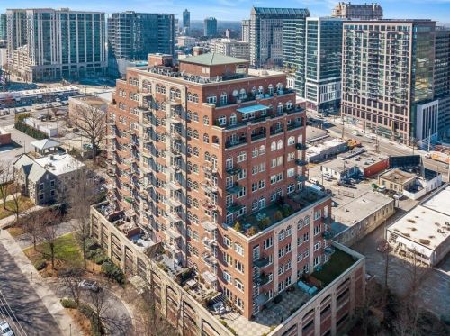 3180 Mathieson Dr, Atlanta GA  30305-1823 exterior
