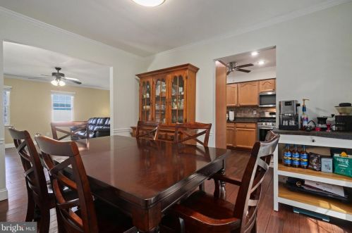 10121 Schoolhouse Woods Ct, Springfield VA  22015-2725 exterior