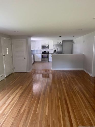 14 Hilltop Dr, Huntington CT  06484-2127 exterior