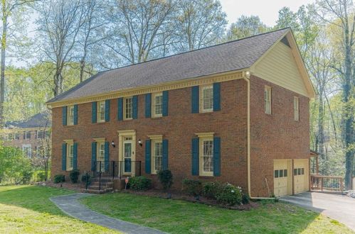 4420 Inns Brook Dr, Lithonia, GA 30039-5667