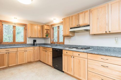 172 Ayers Cove Dr, Barrington, NH 03825-7202