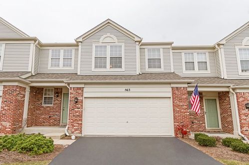 563 Woods Creek Ln, Barrington Hills, IL 60102