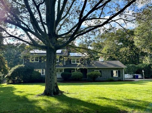 17 Singing Woods Rd, Norwalk CT  06850-1225 exterior