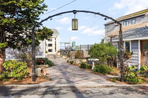 137 Buena Vista Dr, North Kingstown, RI 02852-6305