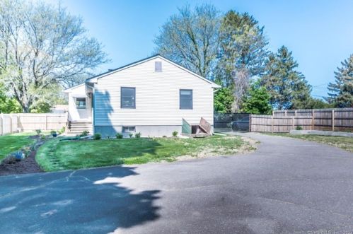 1890 Poquonock Ave, Windsor CT  06095-1234 exterior