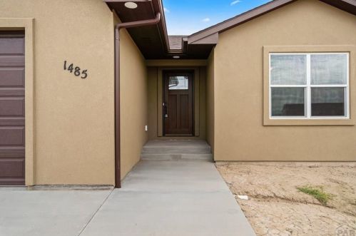6202 Sawyer Ridge Dr, Pueblo, CO 81008